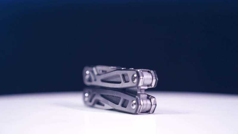 Многофункциональные плоскогубцы MOSSY OAK для туризма