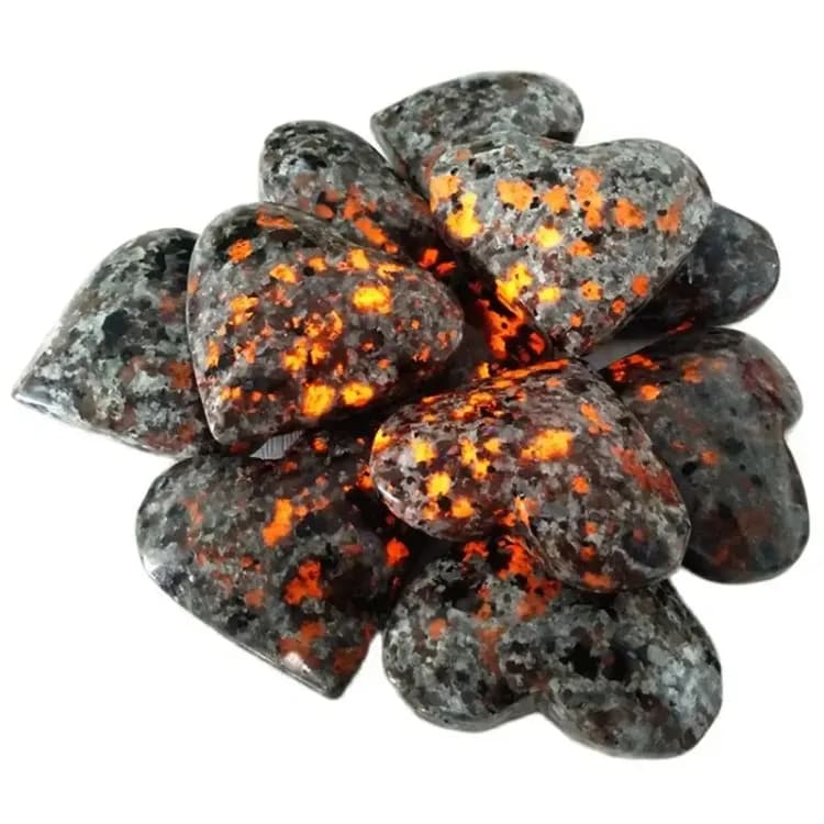 Yooperlite кристалл сердце светится УФ