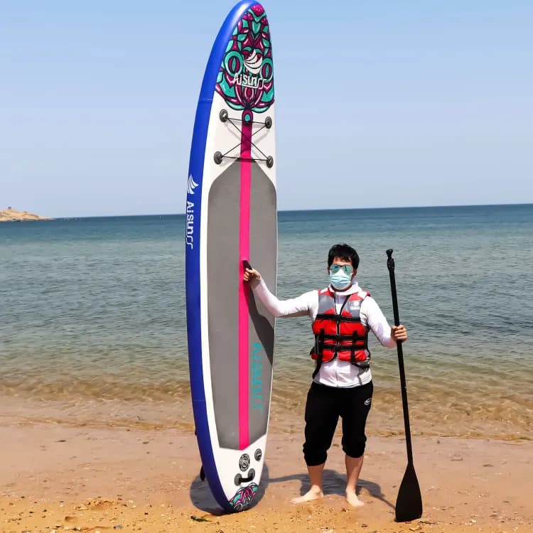 Надувной сапборд на воде