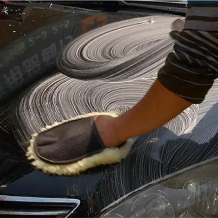 Плюшевая перчатка для мойки авто