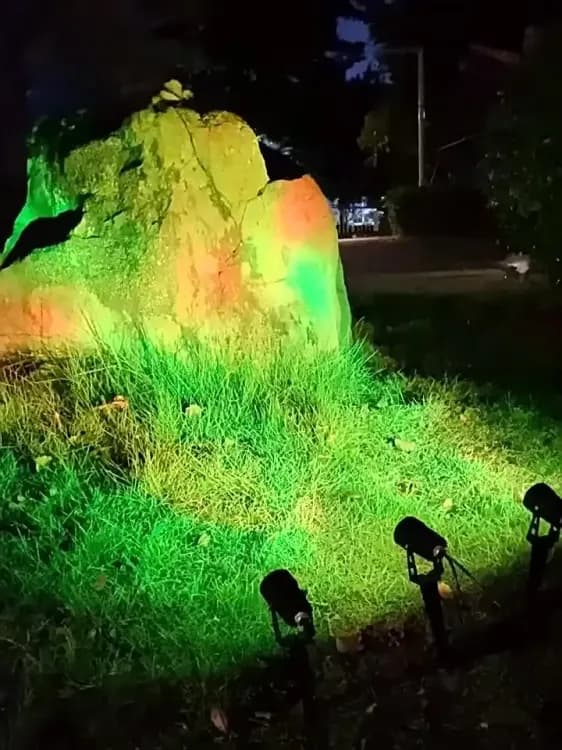 Солнечный LED светильник для сада
