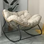 Миниатюра Кресло-качалка из ротанга на балконе